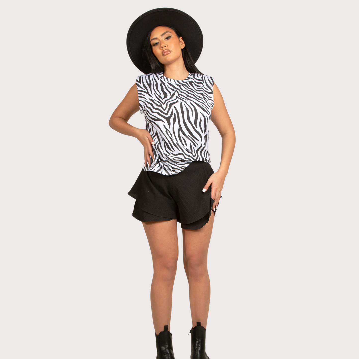 Birnaz Clothing : Clara short - Black (2)