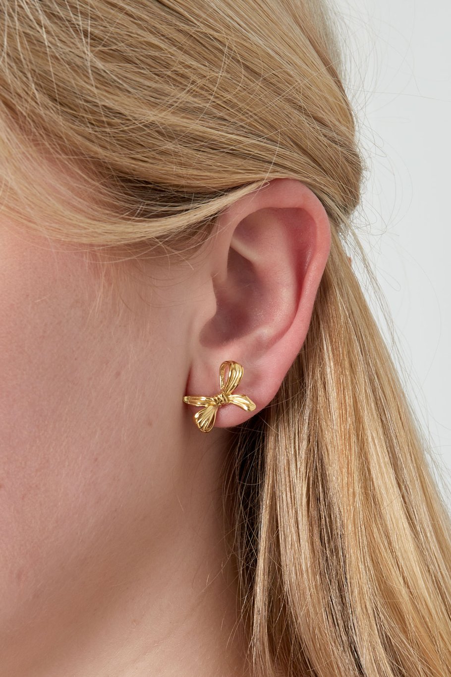 Upside down bow earrings - Gold color