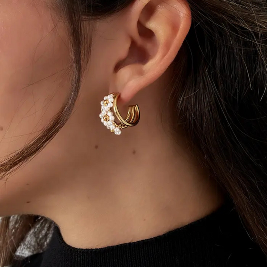 Birnaz Clothing : Daisy Earrings (Gold)