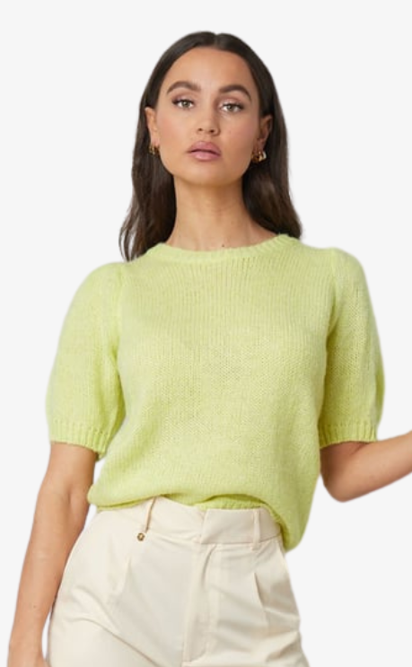 puffed sleeves top